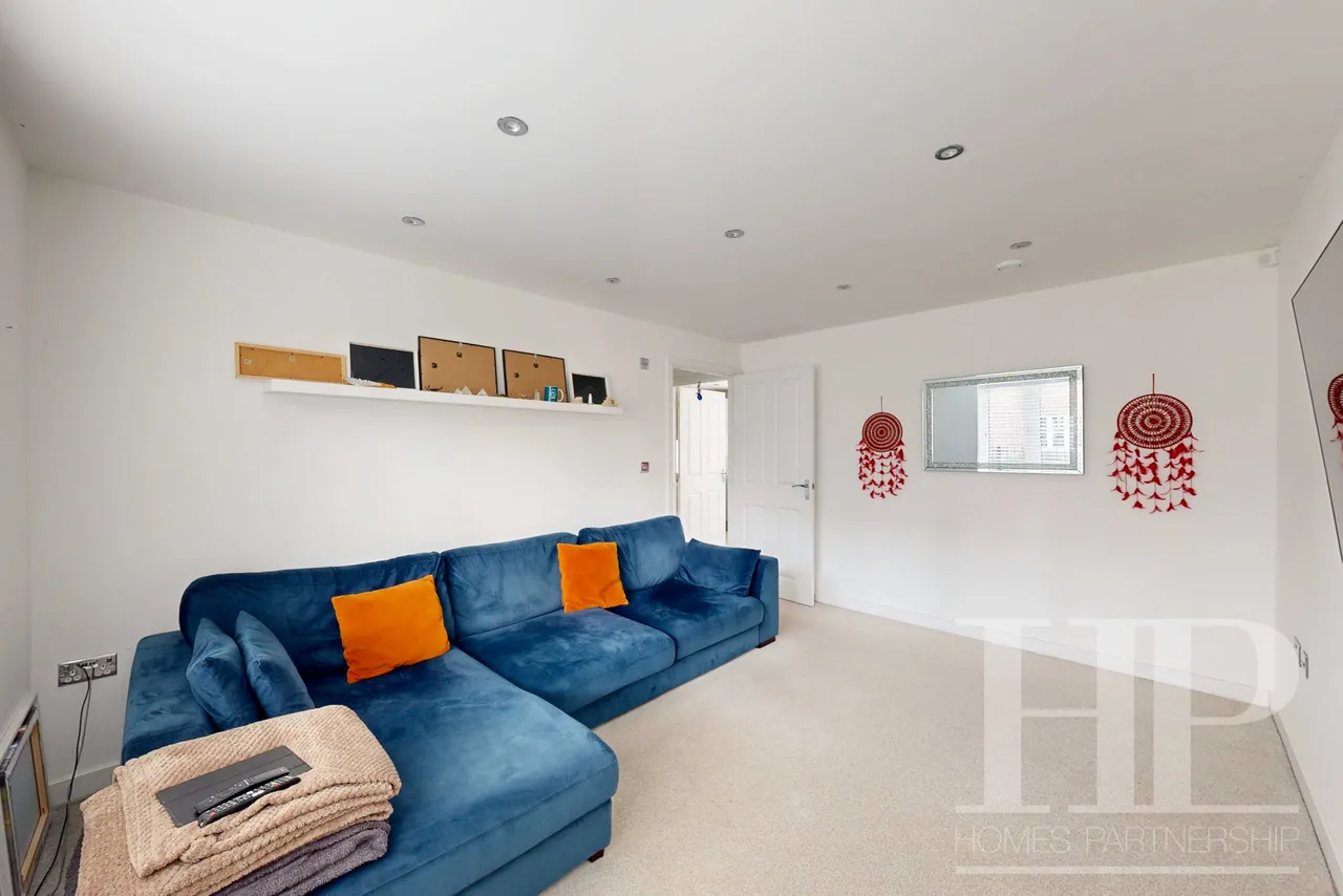 Cornwell Avenue, Crawley, RH10, photo 5
