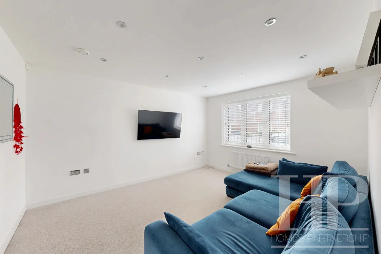 Cornwell Avenue, Crawley, RH10, photo 6