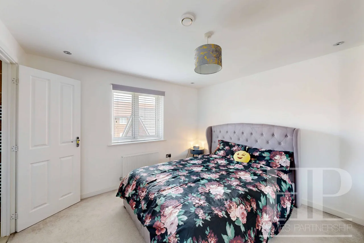 Cornwell Avenue, Crawley, RH10, photo 17