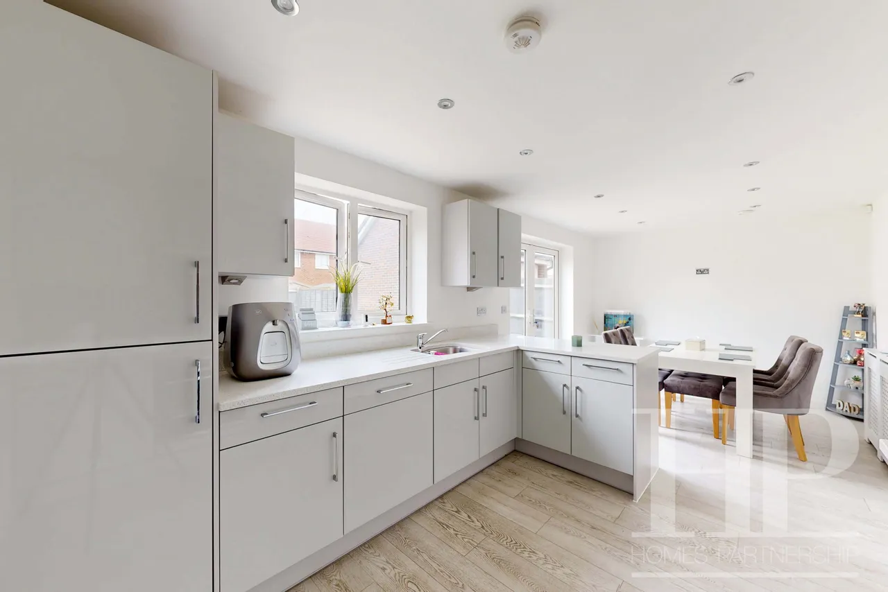 Cornwell Avenue, Crawley, RH10, photo 7
