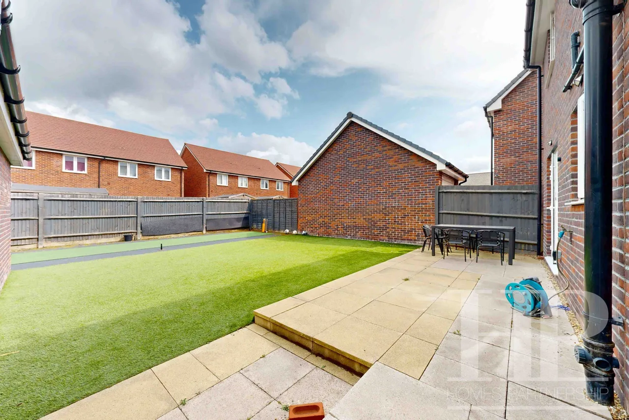 Cornwell Avenue, Crawley, RH10, photo 4