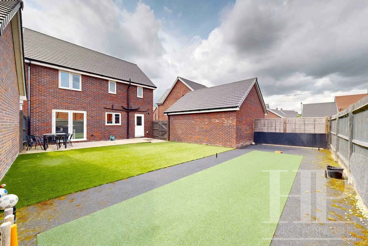 Cornwell Avenue, Crawley, RH10, photo 26