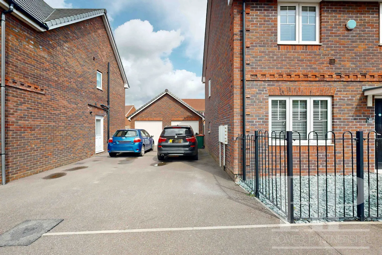 Cornwell Avenue, Crawley, RH10, photo 28