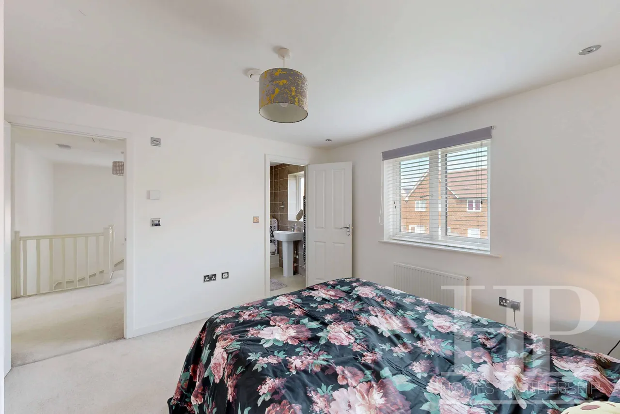 Cornwell Avenue, Crawley, RH10, photo 18