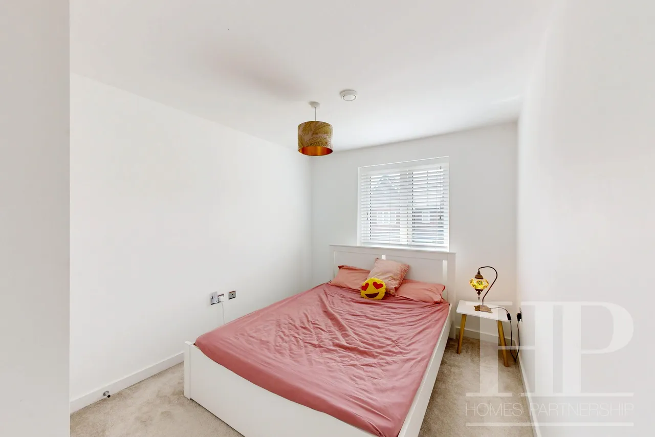 Cornwell Avenue, Crawley, RH10, photo 21