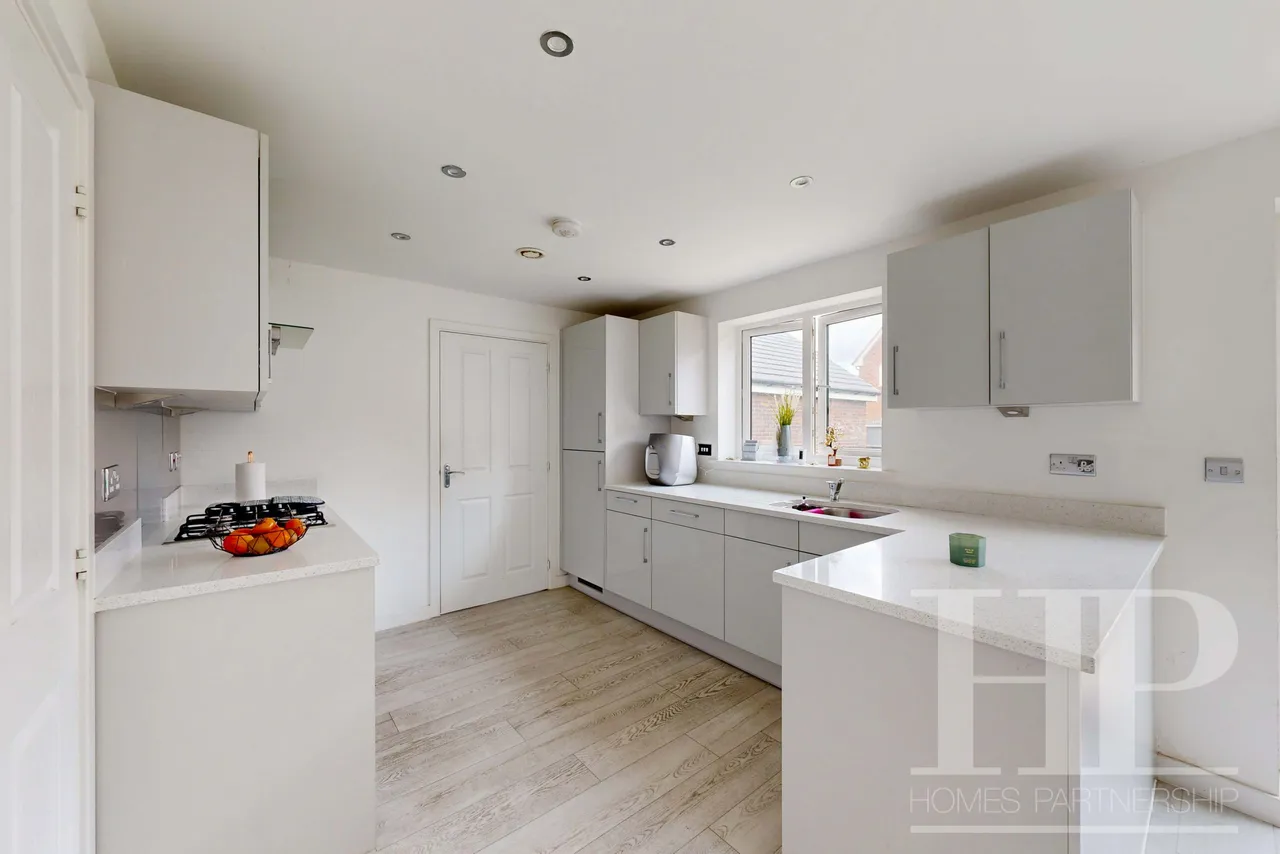 Cornwell Avenue, Crawley, RH10, photo 8