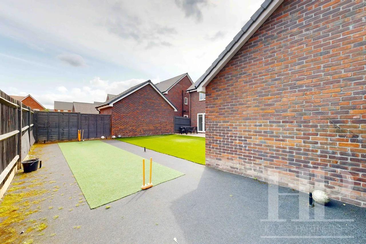 Cornwell Avenue, Crawley, RH10, photo 25