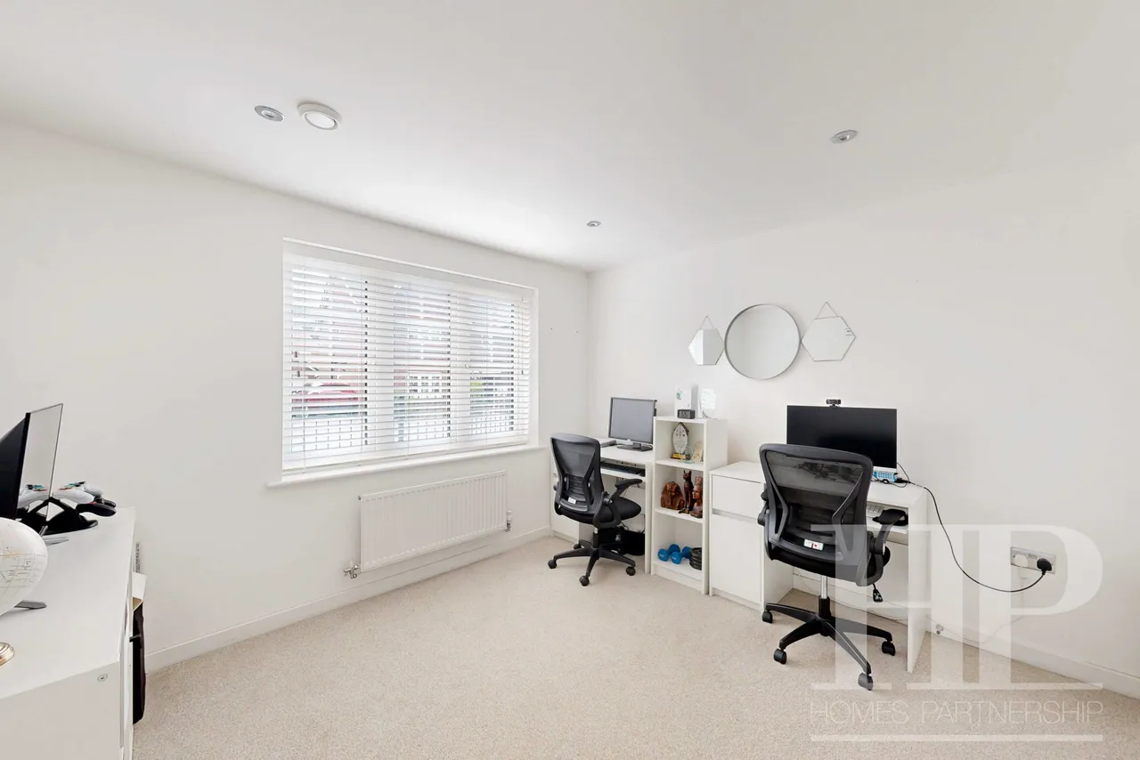 Cornwell Avenue, Crawley, RH10, photo 13