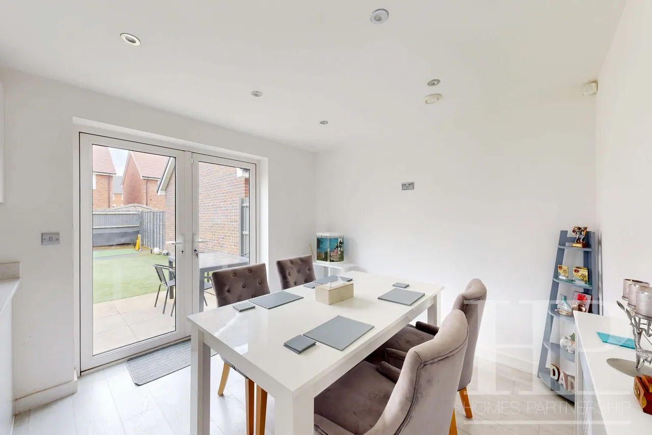 Cornwell Avenue, Crawley, RH10, photo 10