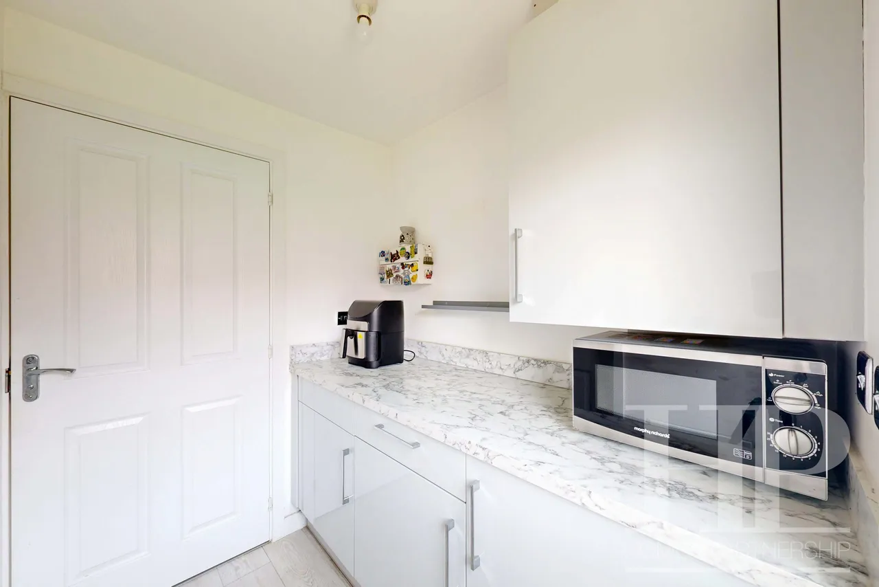 Cornwell Avenue, Crawley, RH10, photo 11