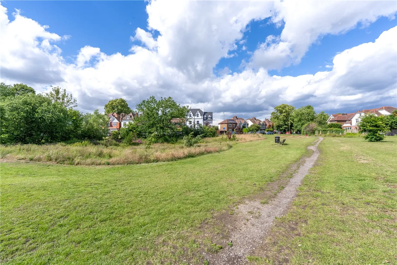 Hampton Court Way, Thames Ditton, KT7 0LX, photo 13
