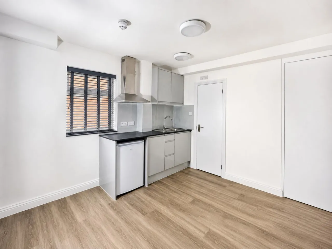 flat to rent — Stag Lane, Edgware