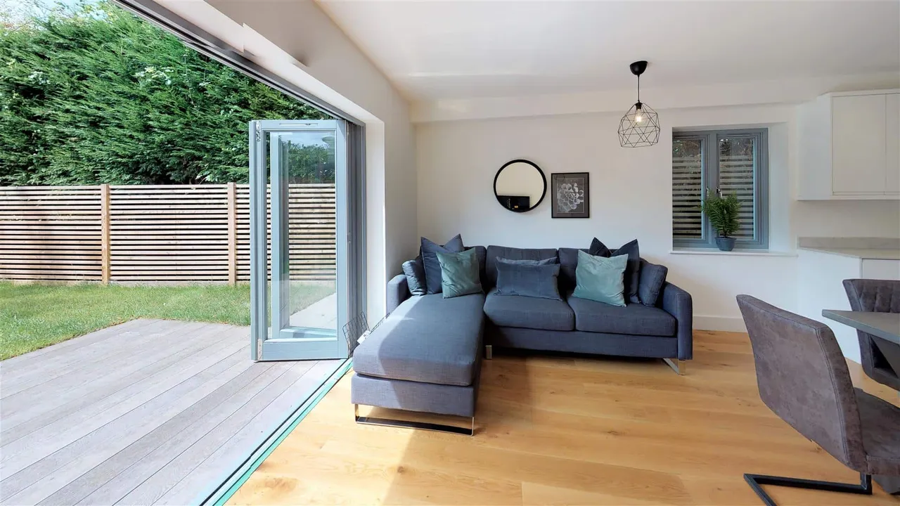 Trevelyan Gardens, Loughton, photo 9