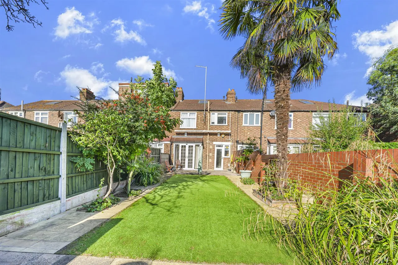 Coolgardie Avenue, Highams Park, E4 9HX, photo 10