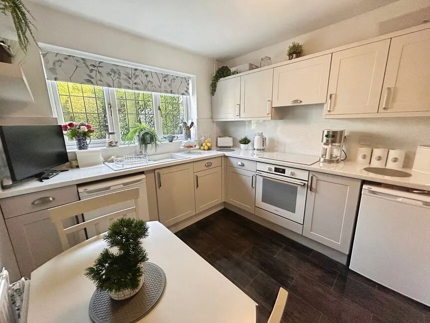 Suffolk Close, Wednesfield, WV11, photo 4