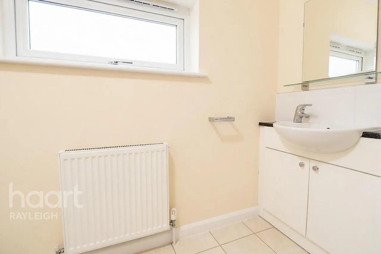 Homestead Close, Rayleigh, SS6, photo 11