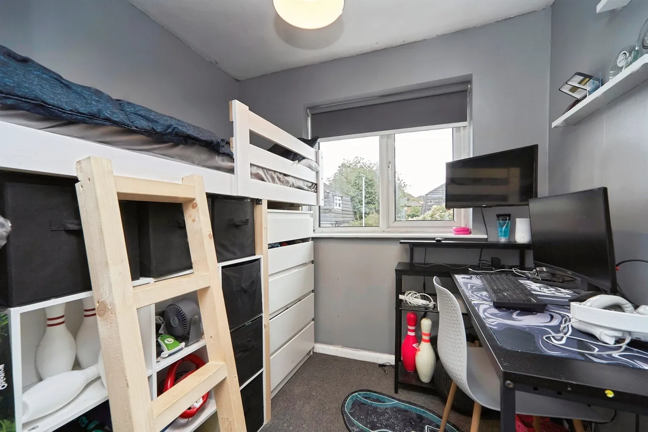 Raywood Close, Yeadon, LS19, photo 12