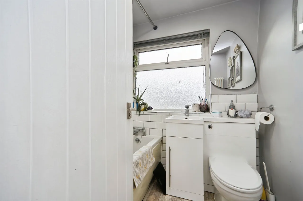 Raywood Close, Yeadon, LS19, photo 10