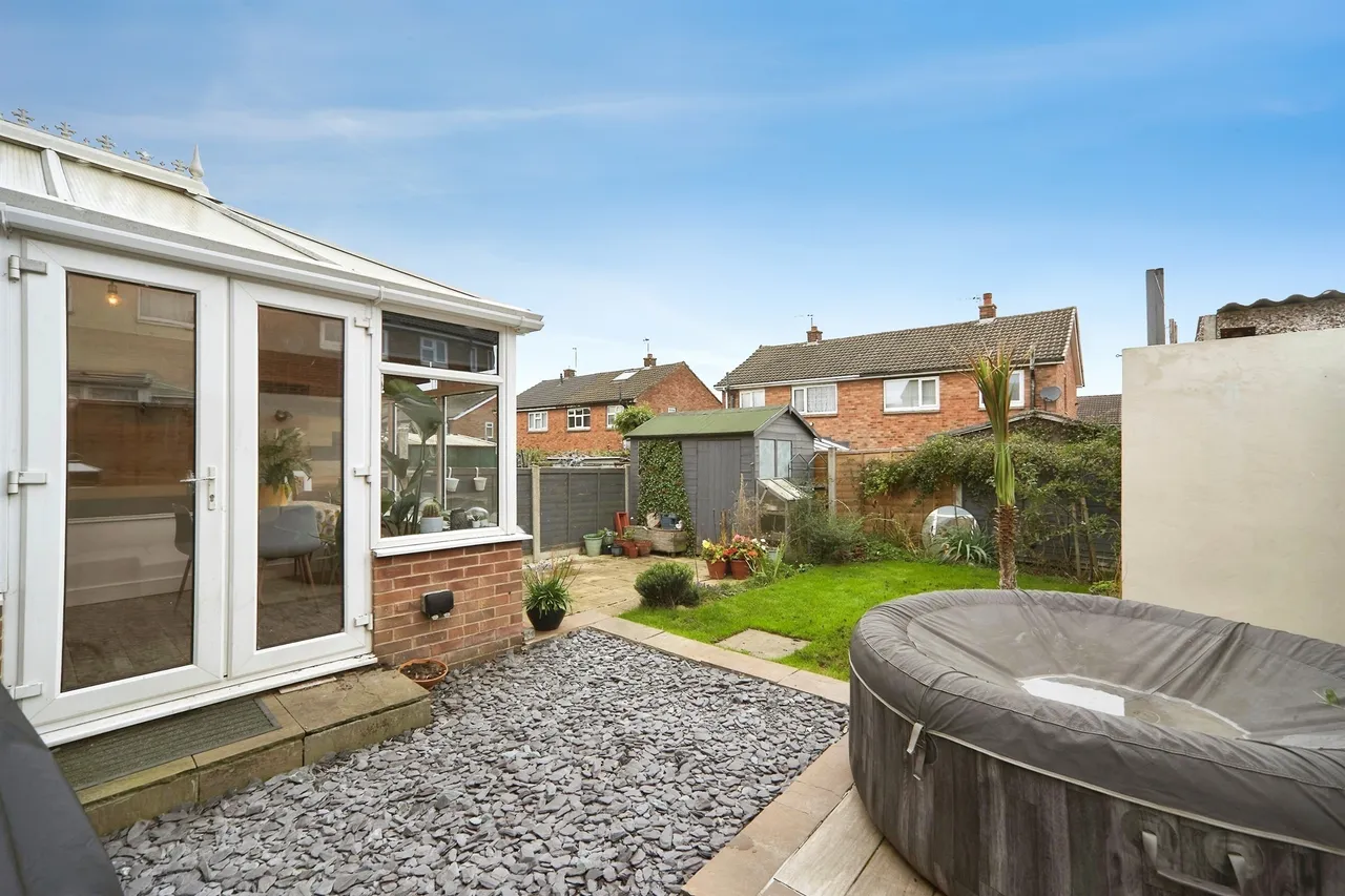 Raywood Close, Yeadon, LS19, photo 2