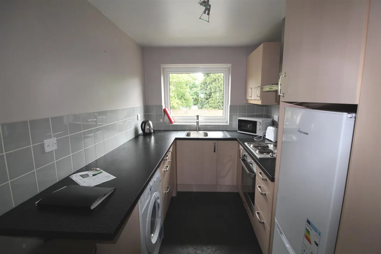 Greenacre Court, Englefield Green, Surrey, TW20 0RF, photo 9