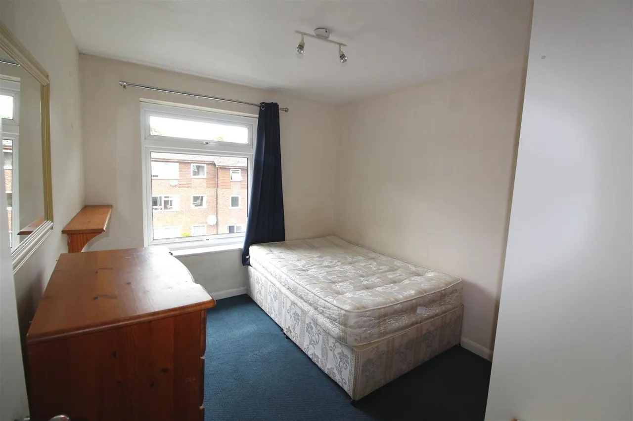 Greenacre Court, Englefield Green, Surrey, TW20 0RF, photo 6