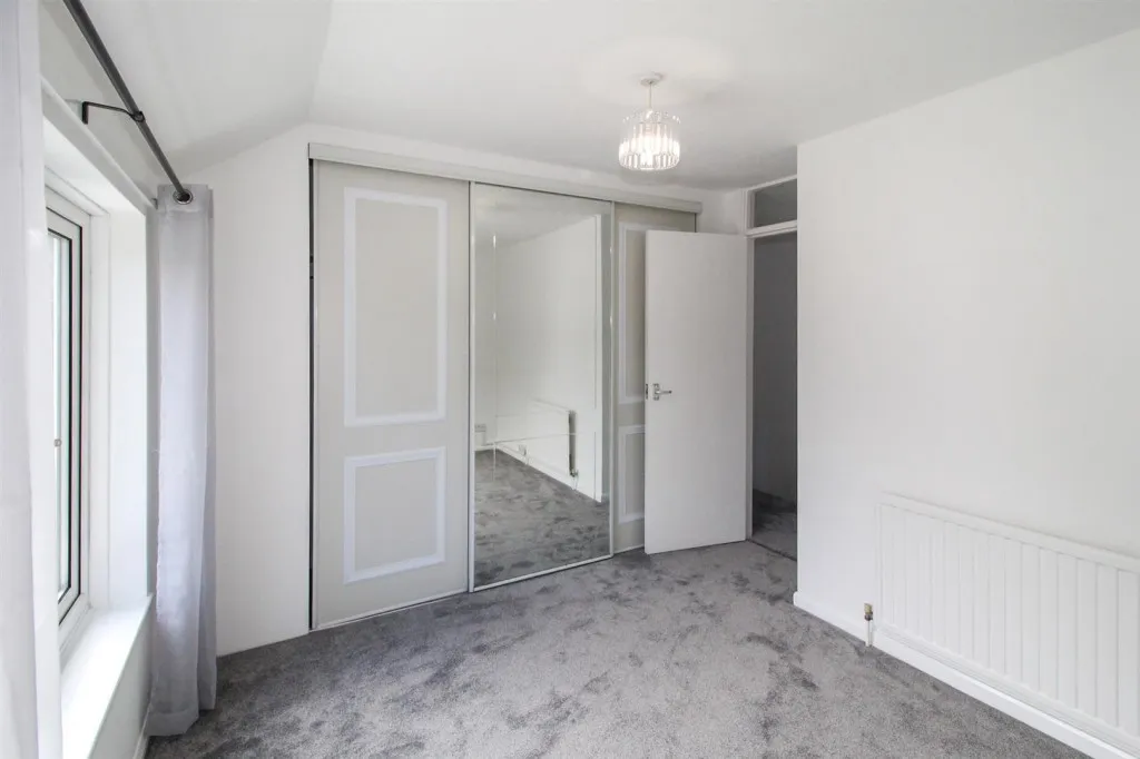 Swallowtail Road, Horsham, RH12, photo 8