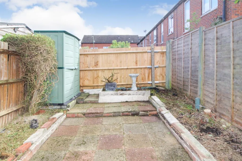 Swallowtail Road, Horsham, RH12, photo 5