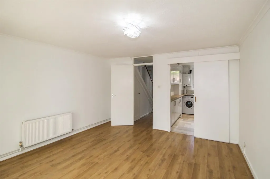 Swallowtail Road, Horsham, RH12, photo 6