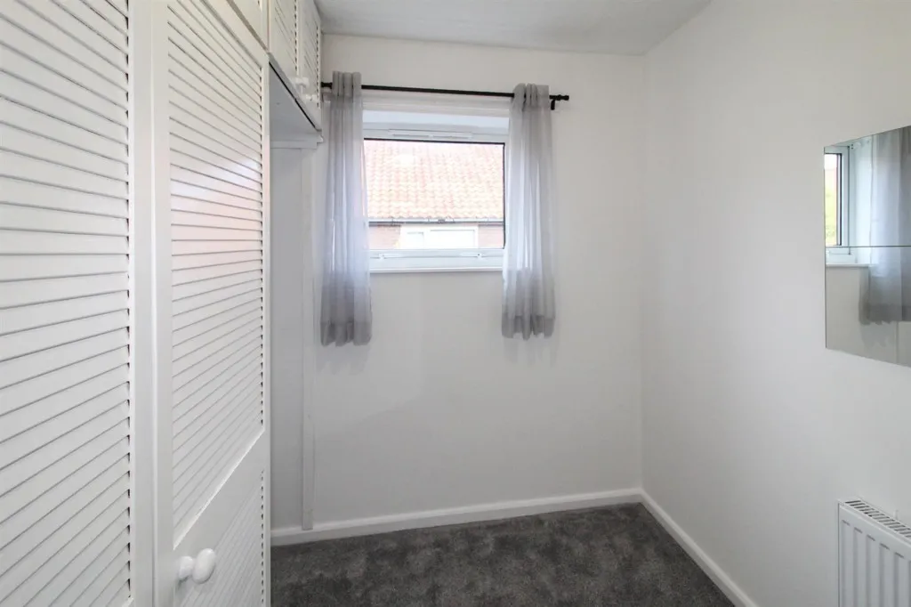 Swallowtail Road, Horsham, RH12, photo 9