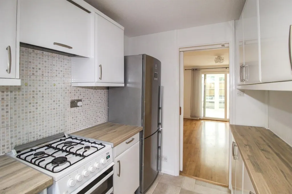 Swallowtail Road, Horsham, RH12, photo 2