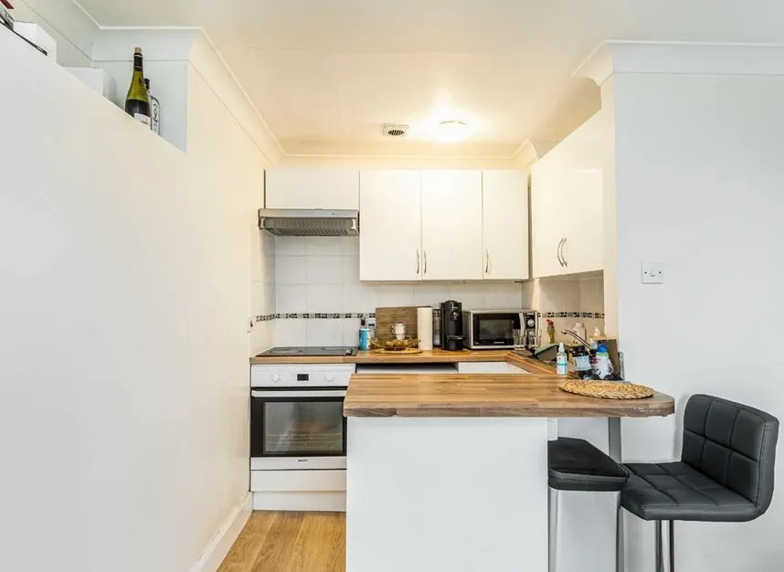 Earls Court Road, Kensington, W8, photo 4
