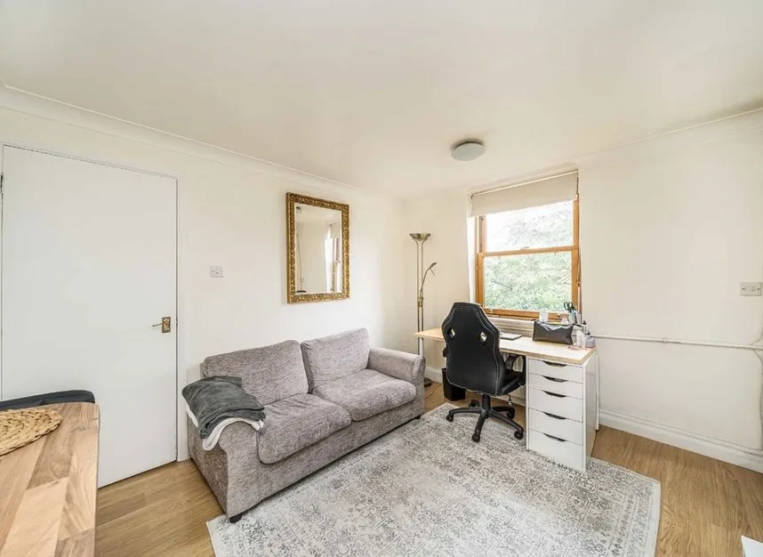 Earls Court Road, Kensington, W8, photo 2