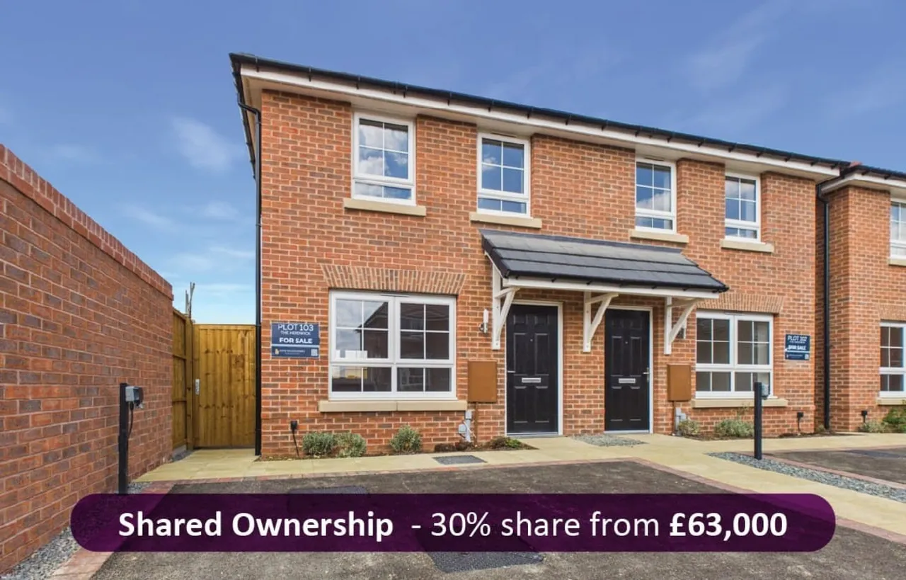 2 bed house for sale — Houghton Drive, Corby Glen, NG33