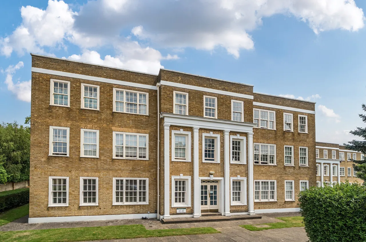 2 bed flat for sale, Vanbrugh Fields, Blackheath