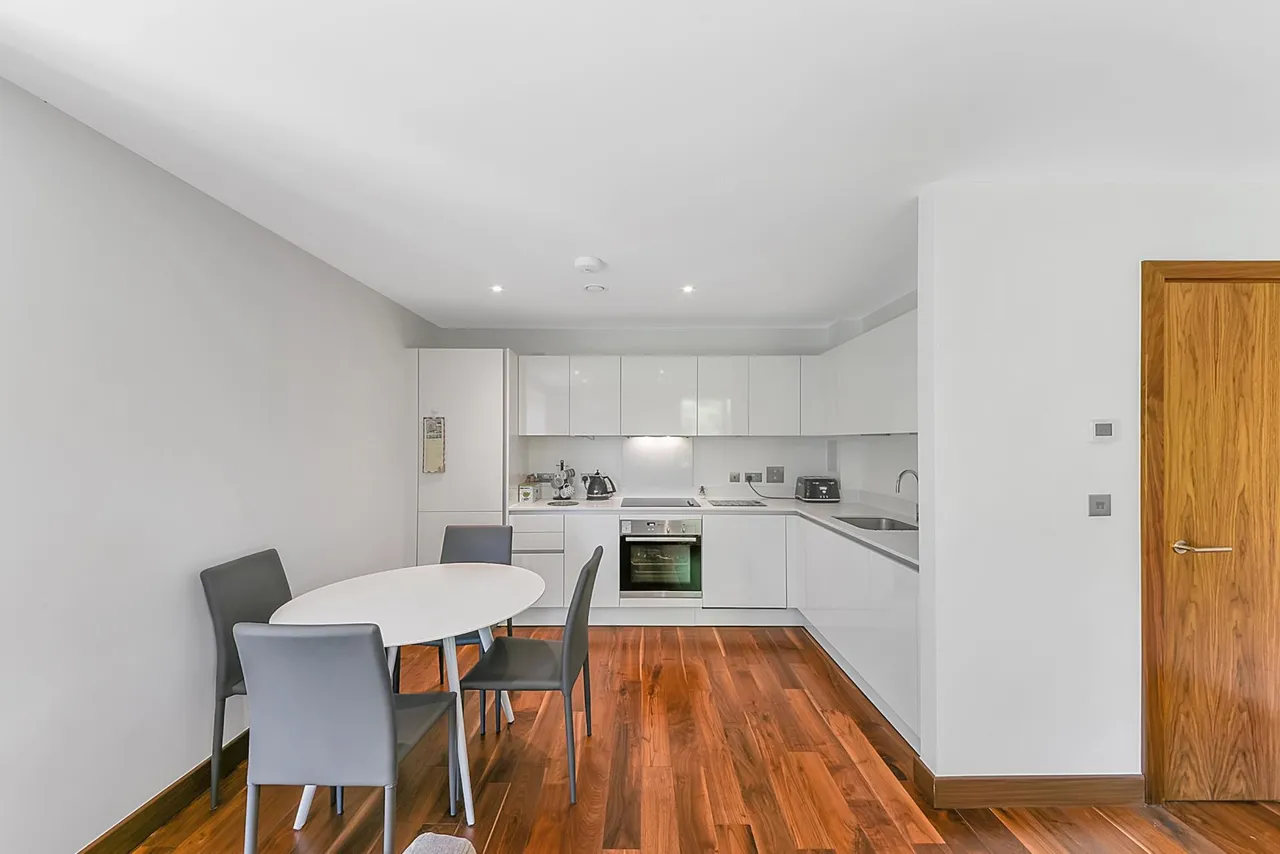 3 bed flat to rent, Beaufort Court, West Hampstead, NW6