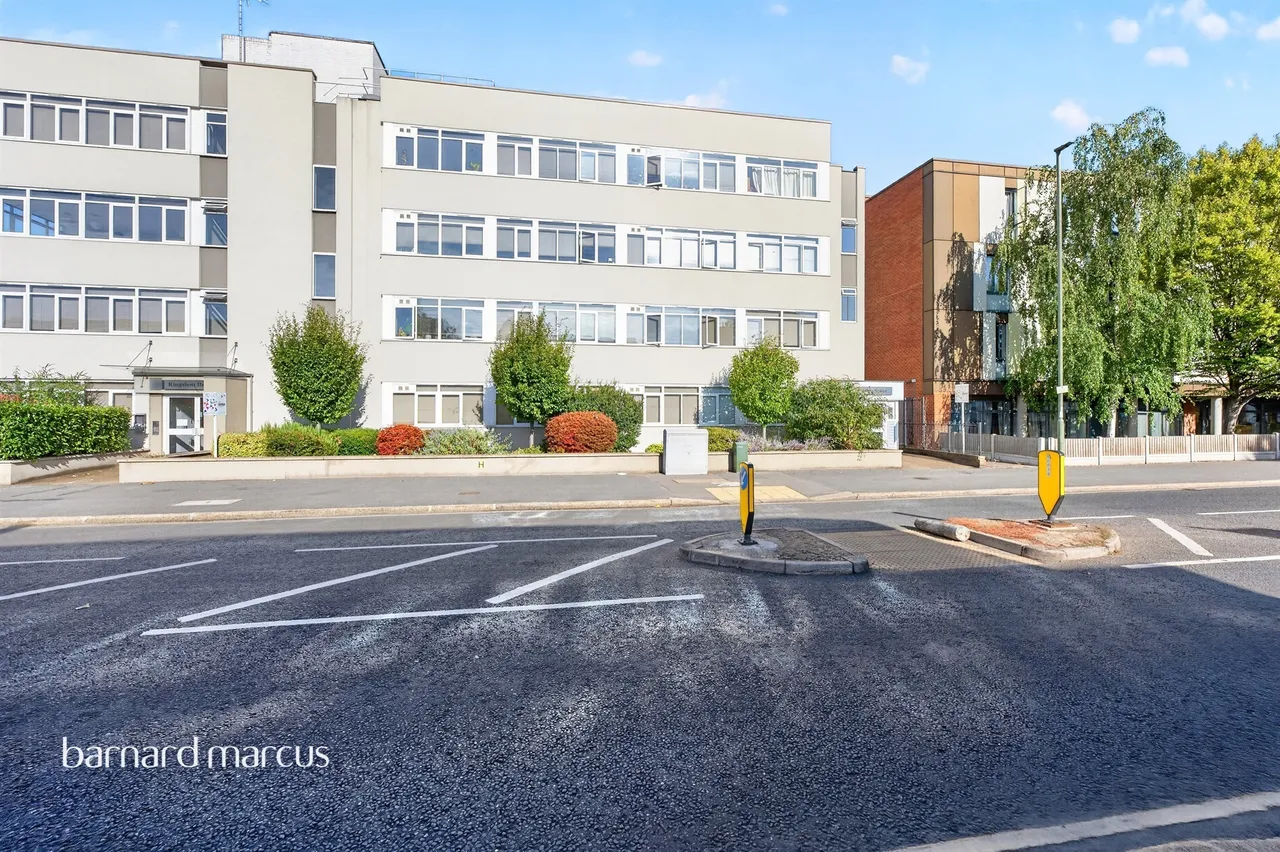 1 bed flat for sale — East Street, Epsom
