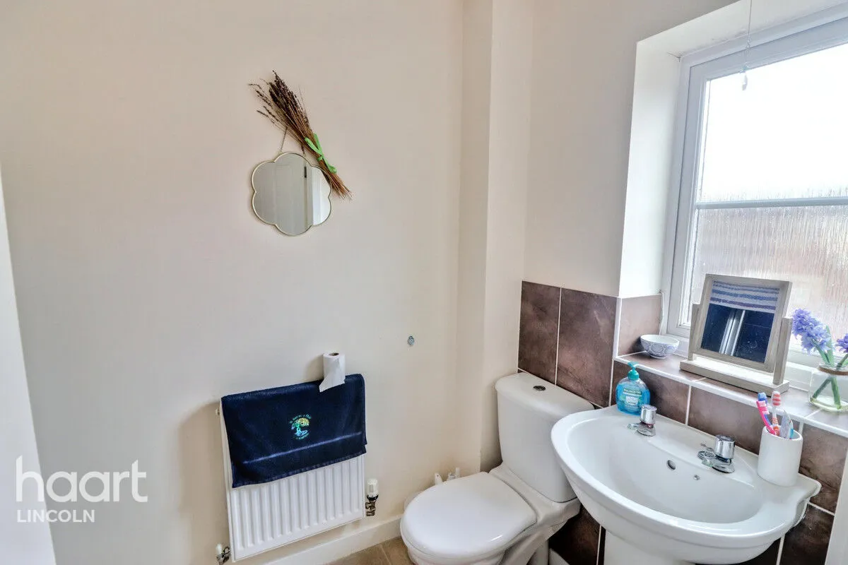 Rosemary Drive, Witham St Hughs, LN6, photo 11