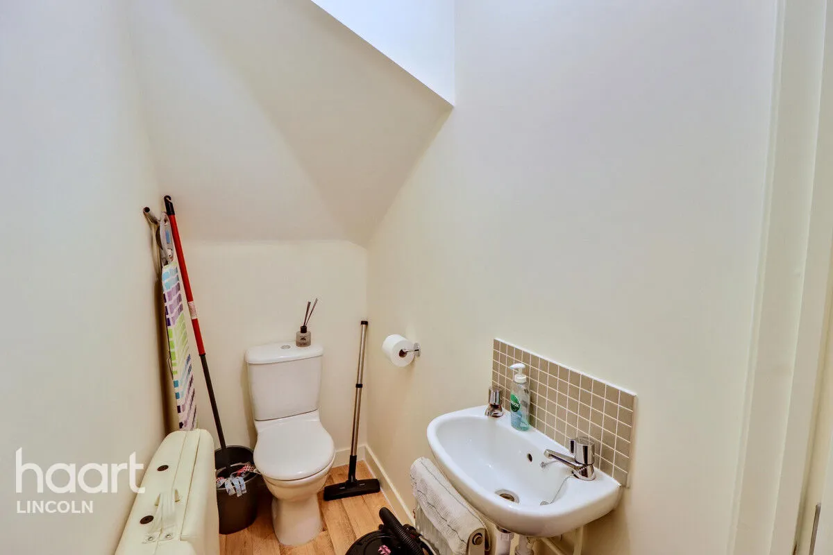 Rosemary Drive, Witham St Hughs, LN6, photo 7