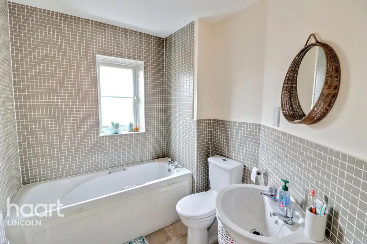 Rosemary Drive, Witham St Hughs, LN6, photo 14