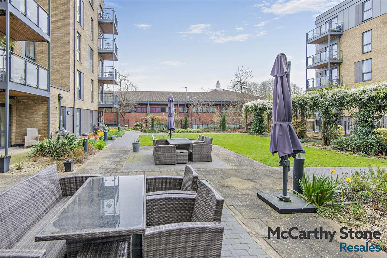 Pegs Lane, Hertford, SG13, photo 14