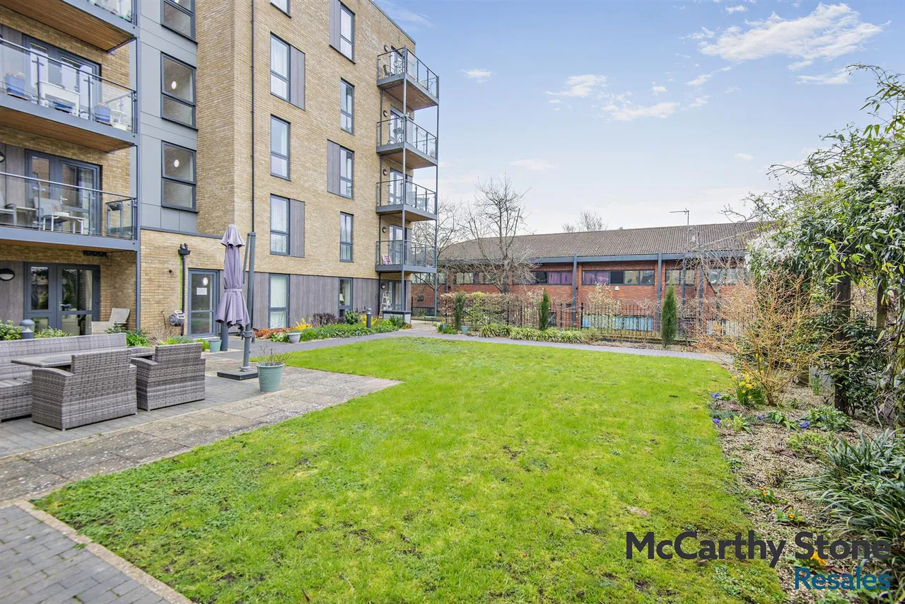 Pegs Lane, Hertford, SG13, photo 15