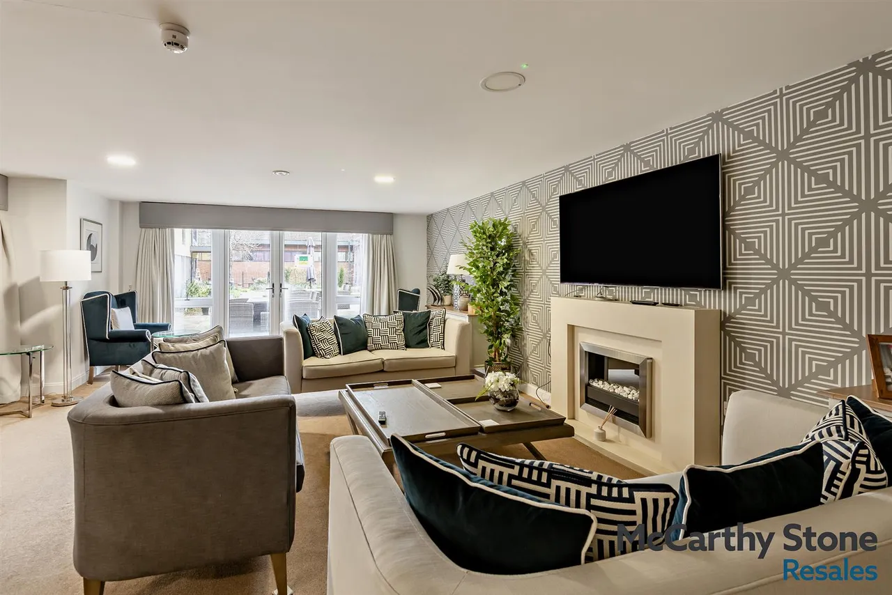 Pegs Lane, Hertford, SG13, photo 17