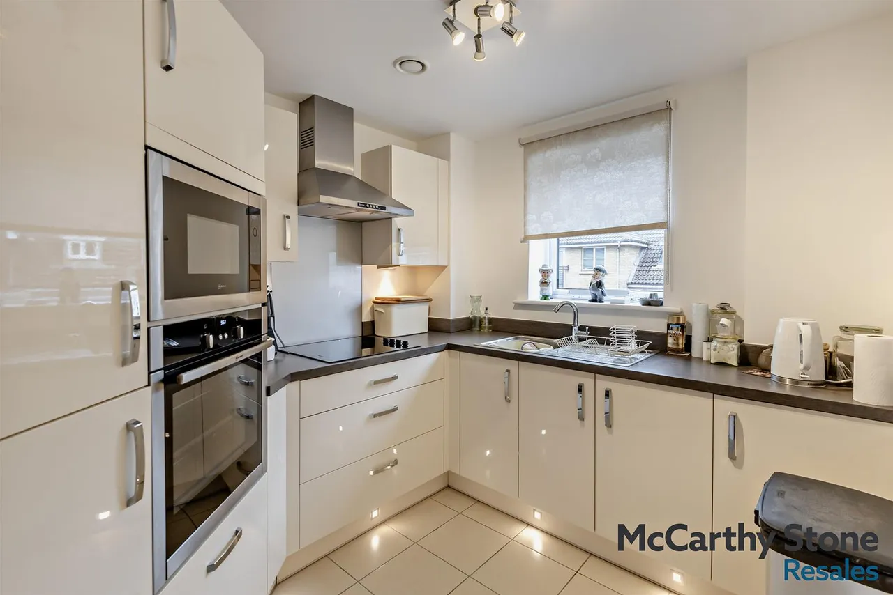 Pegs Lane, Hertford, SG13, photo 8