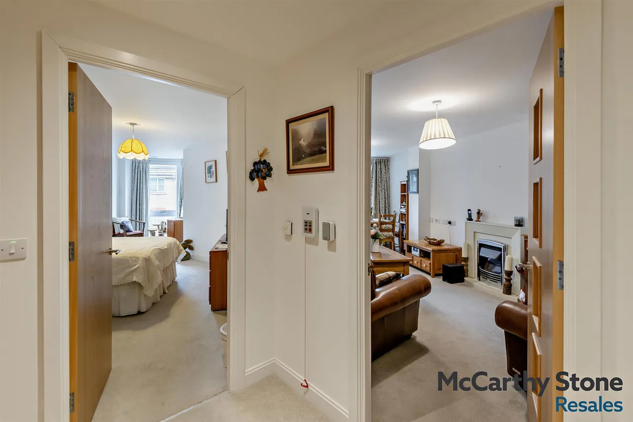 Pegs Lane, Hertford, SG13, photo 12