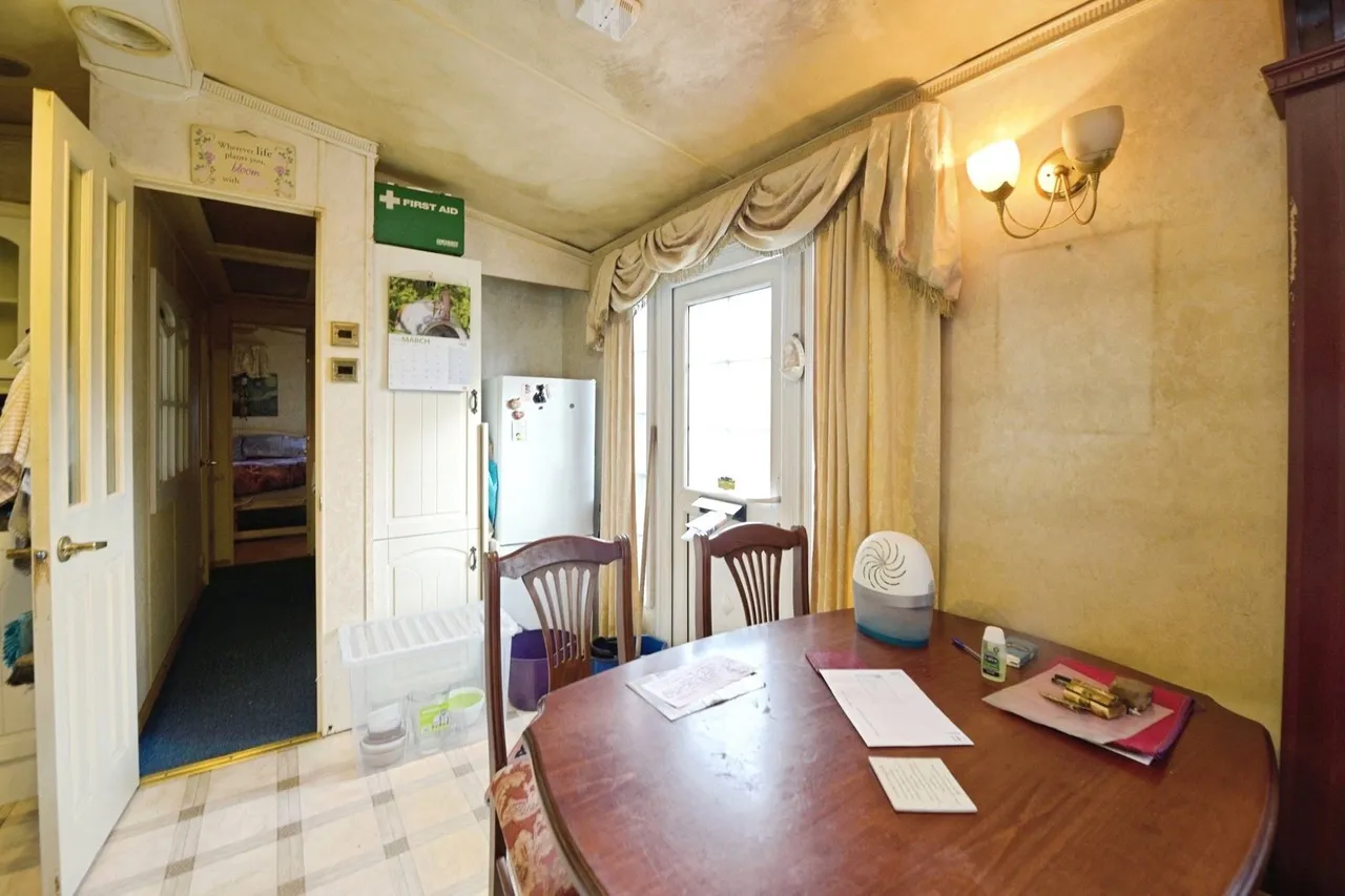 Sunset Drive, Havering-Atte-Bower, Romford, RM4, photo 7