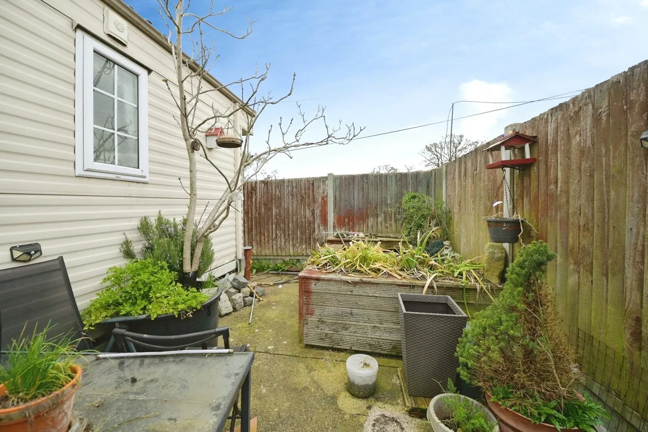 Sunset Drive, Havering-Atte-Bower, Romford, RM4, photo 10
