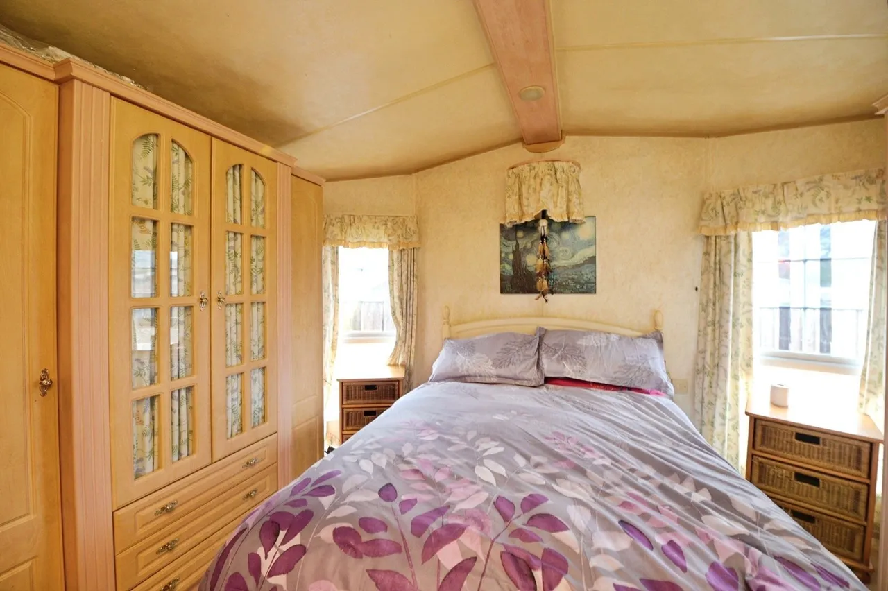Sunset Drive, Havering-Atte-Bower, Romford, RM4, photo 8