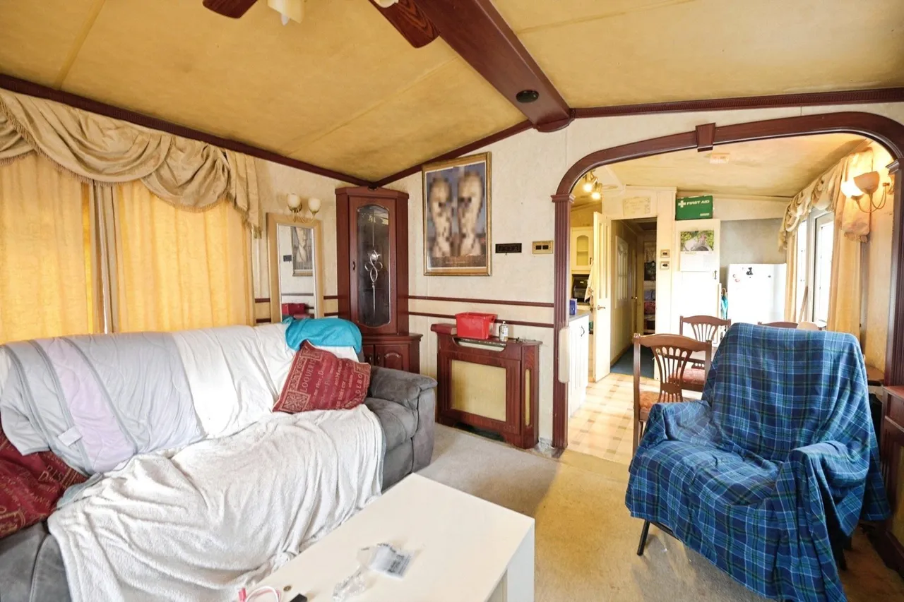 Sunset Drive, Havering-Atte-Bower, Romford, RM4, photo 6