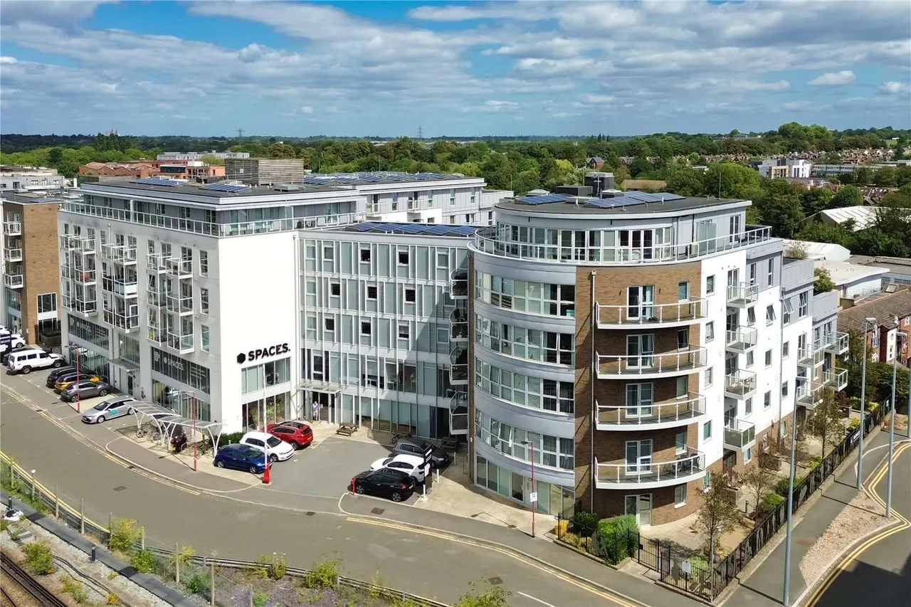 2 bed flat to rent — Station View, Guildford, Surrey, GU1 4AR