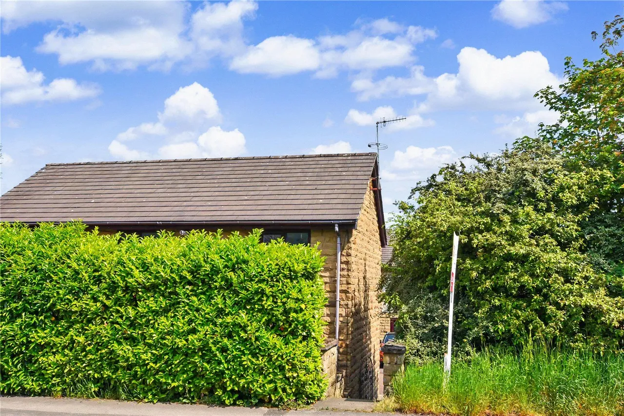 Town Street, Rodley, LS13, photo 2